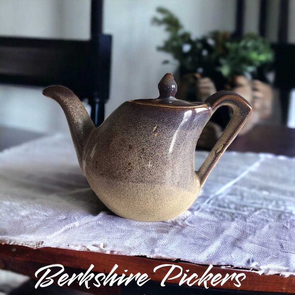 Glazed ceramic slanted teapot‎